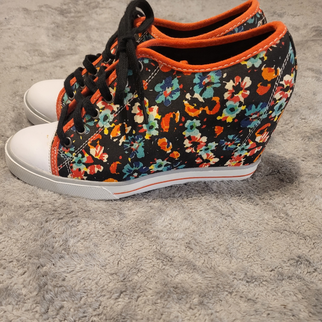 Womans Vintage High Top Sneakers